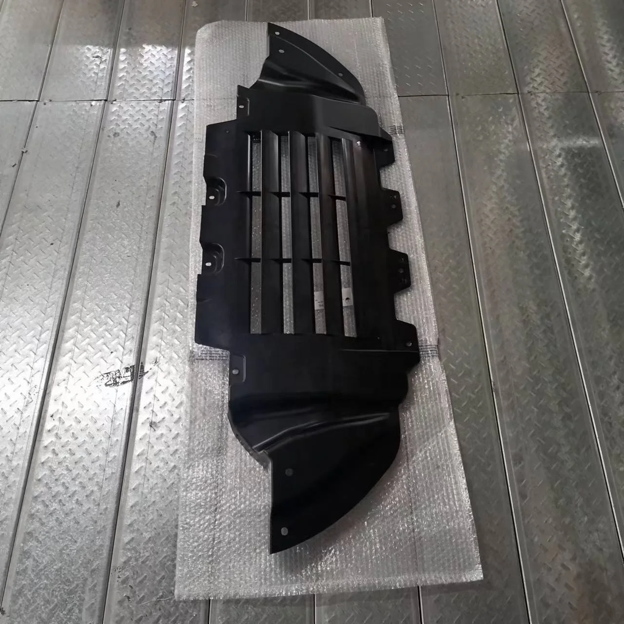 For Maserati Quattroporte M156 front bumper under cover 670007296 protection cover