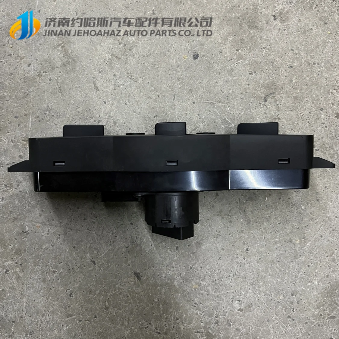 The hot sales of Sinotruk Haowo light truck air conditioning controller LG1616820300