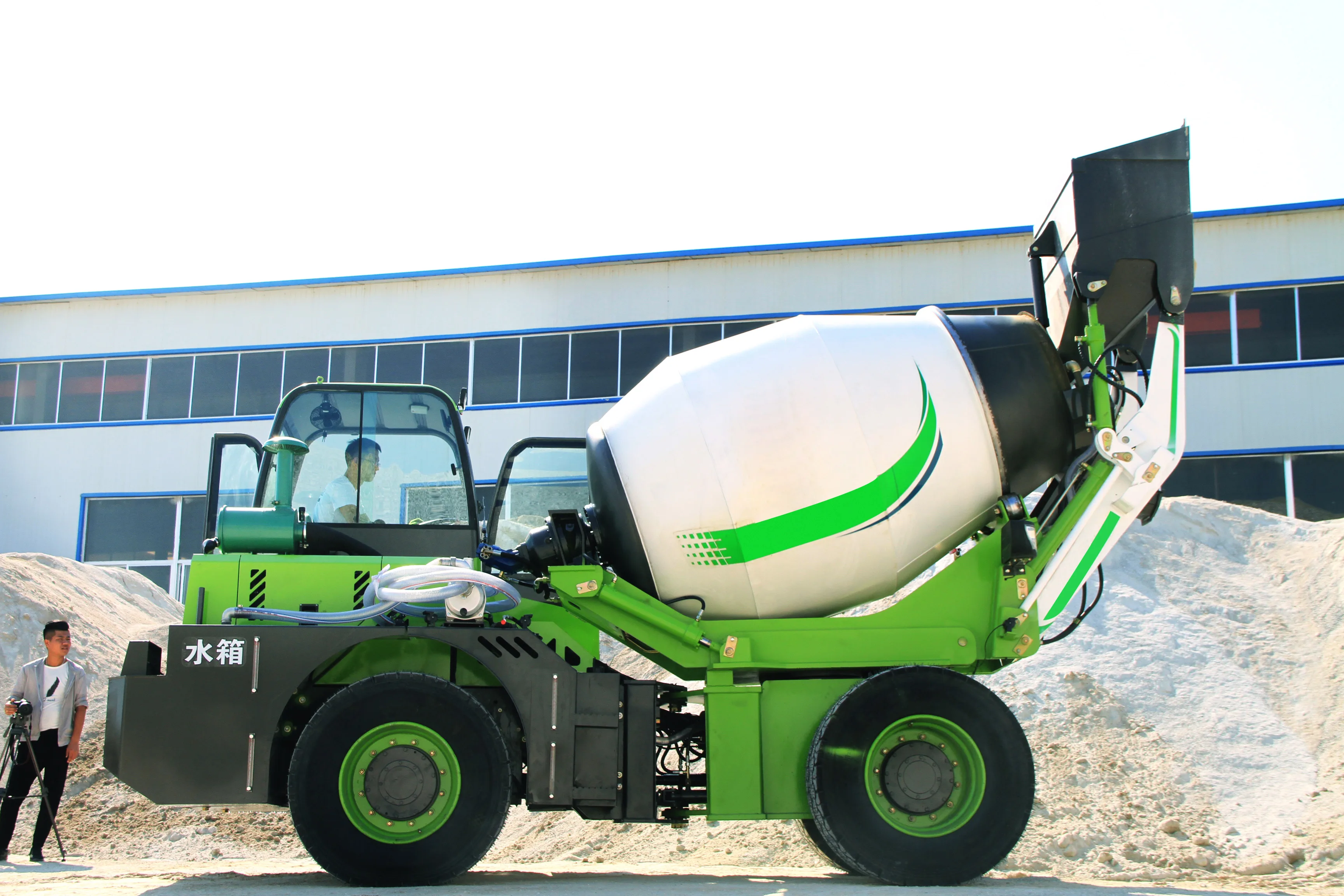 Best Manufacturer self loading concrete mixer machine 1.5m3 2.6m3 3m3 4m3 5m3 cement mixer concrete mixer