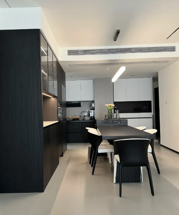 Vermonhouzz Modern Island Kitchen Designs Customized Complete Sets Handleless Retractable Cabinets Multi-functional Solid Tables