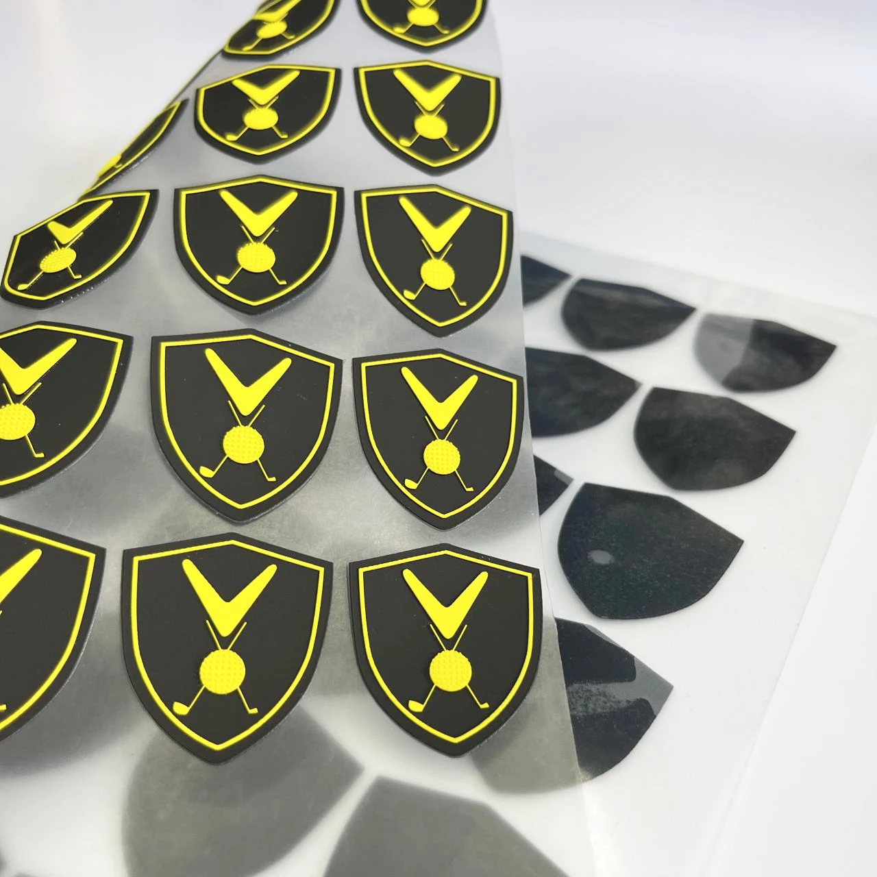 Оптовая продажа на заказ Высокое качество 3d поднятая резиновая силиконовая кисть этикетка логотип наклейка печать теплопередача Винил