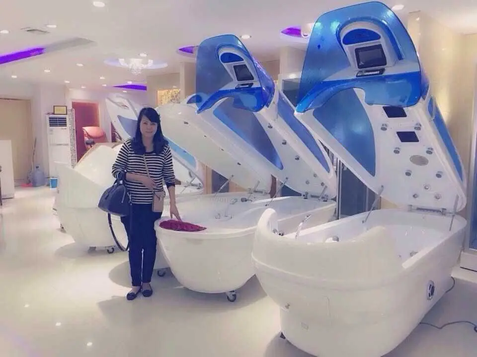 Hydromassage Bathtub with Chromotherapy Lamps / Spa Capsule with Sonotherapy Speakers