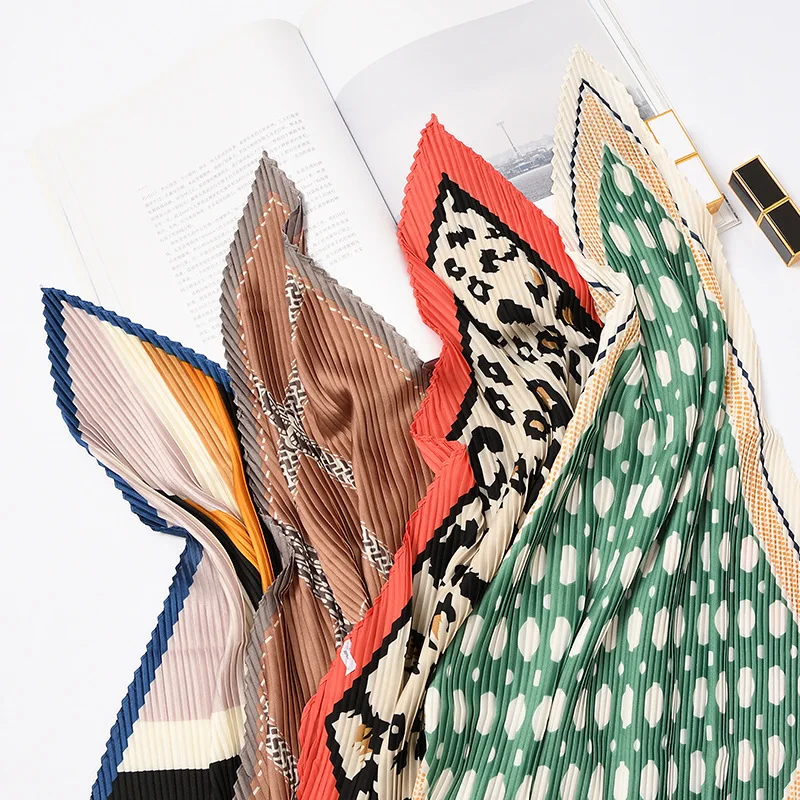Wholesale 2022 Hot Sale Leopard Printed Small Silk square Crinkle Scarf Custom 70cm Pleated