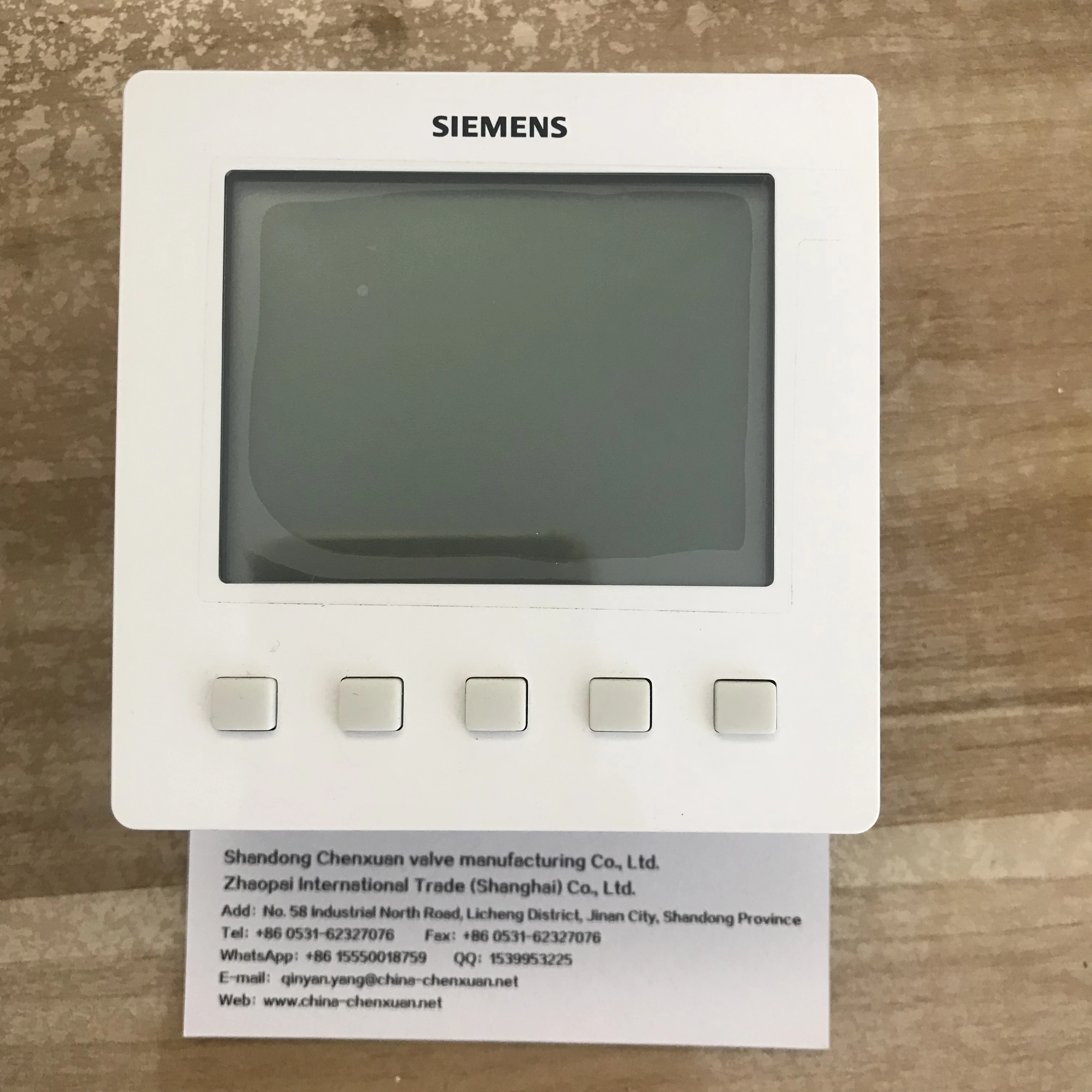 RDF510  Siemens Fan coil room thermostat   LCD  For 2-pipe and 4-pipe fan coil units RDF510/BP