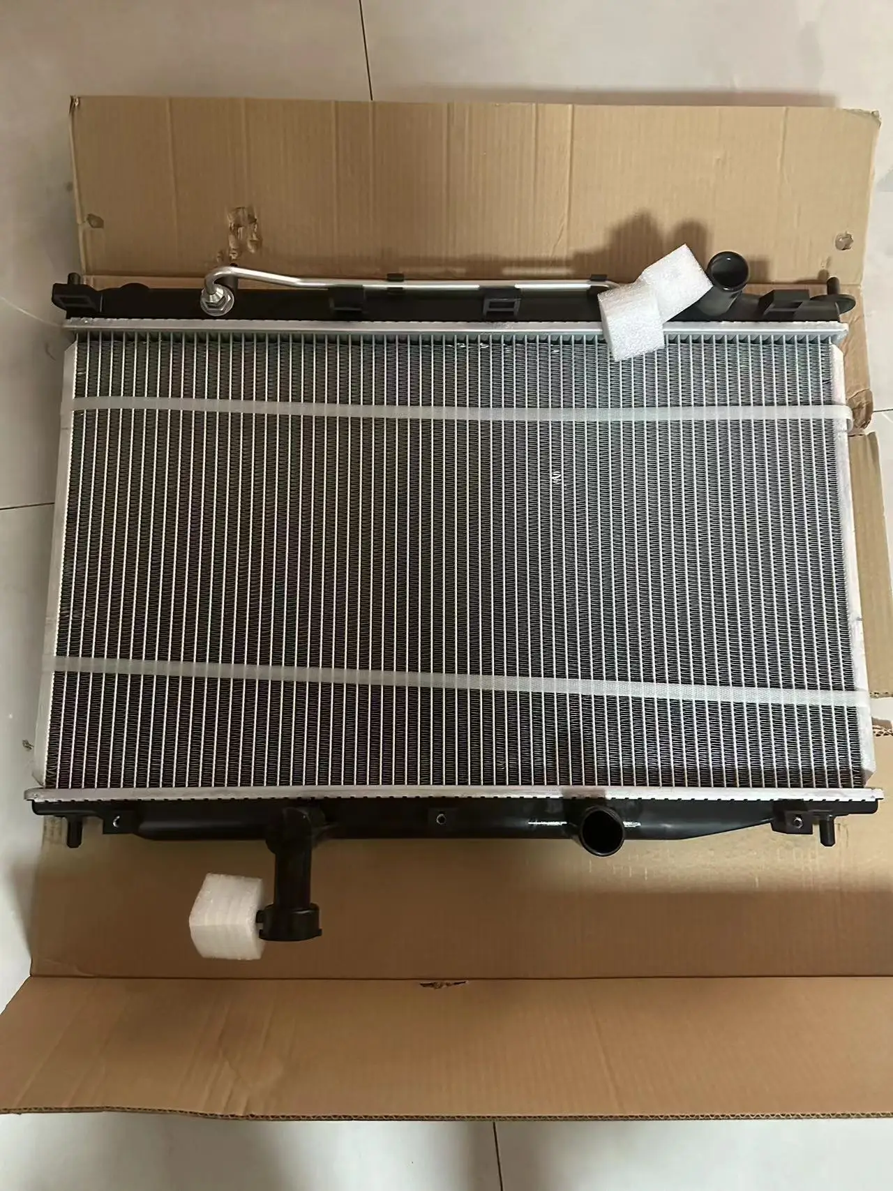 Wholesale auto parts radiator for 25310-1E000