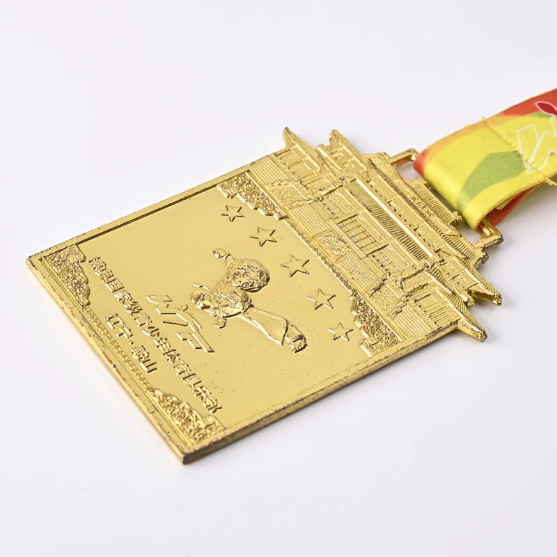 Latest Zink Alloy Distinguished Shiny Golden Medal Badge Silver Souvenir Gift customized colorful metal Medal