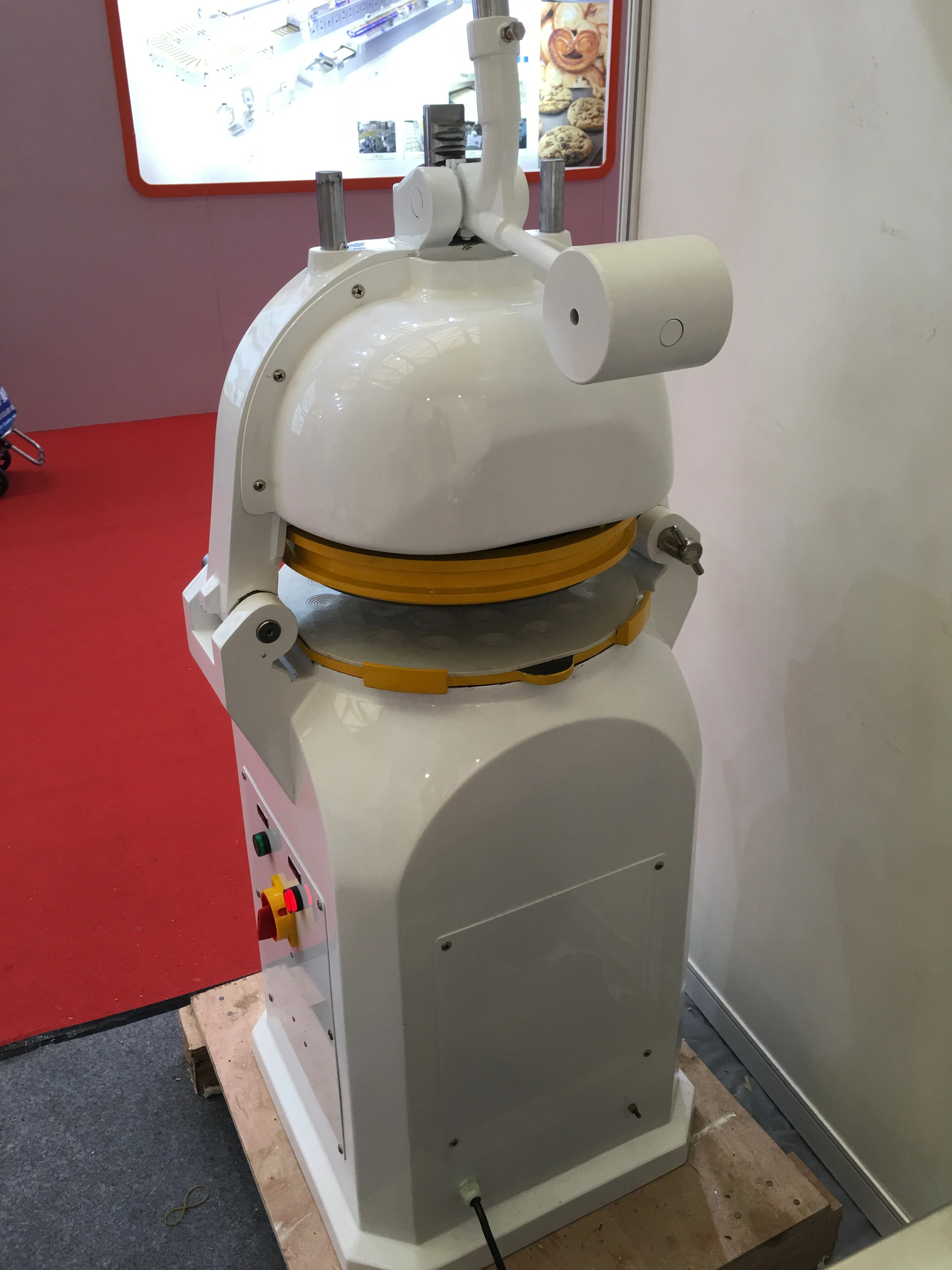 
Semi-Auto Dough Divider and Rounder/Industrial Dough Ball Forming Machine/Manual Dough Divider Rounder 