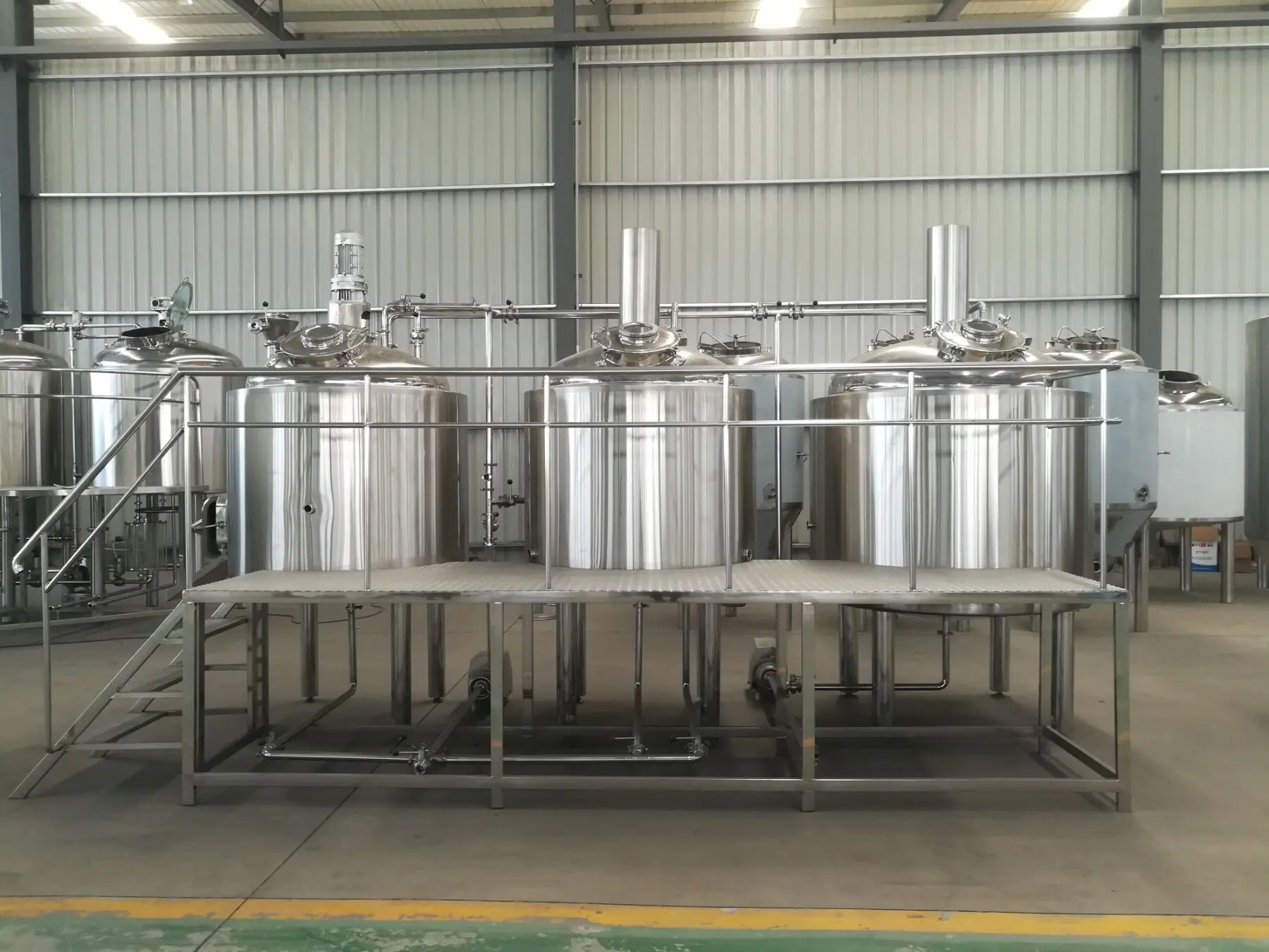 1000 liter mash/lauter tun, 1000L Brew kettle and whirlpool tank