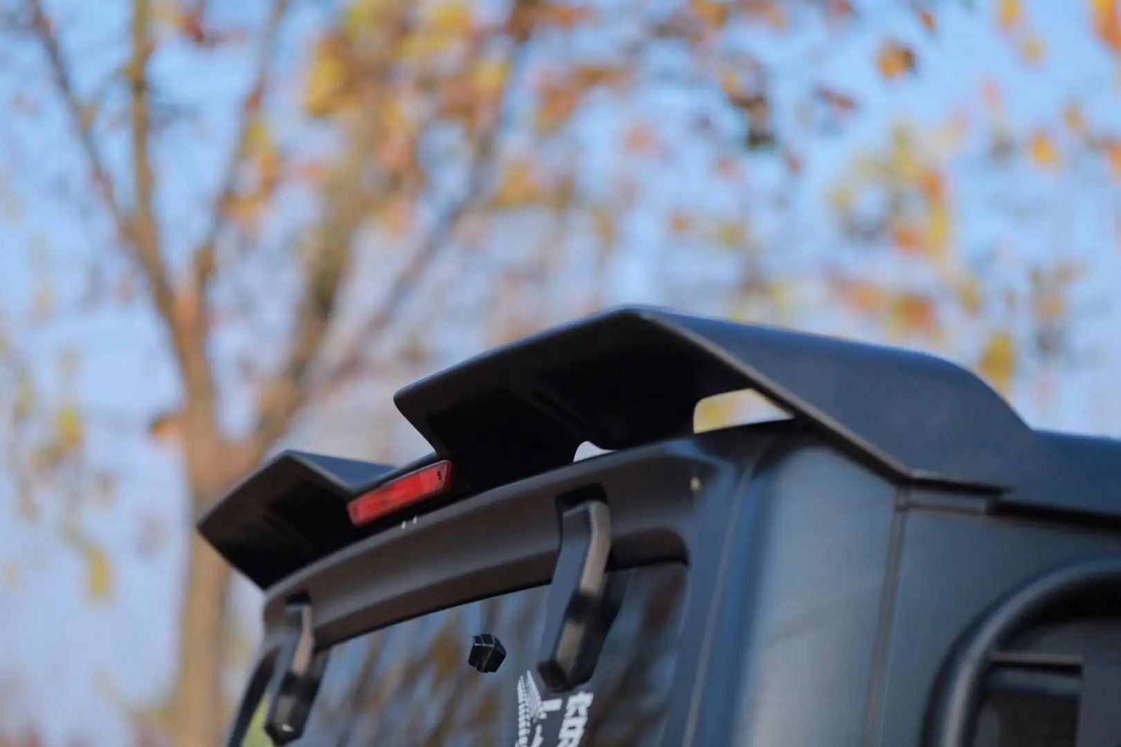 Задний спойлер Spedking с подсветкой для Jeep