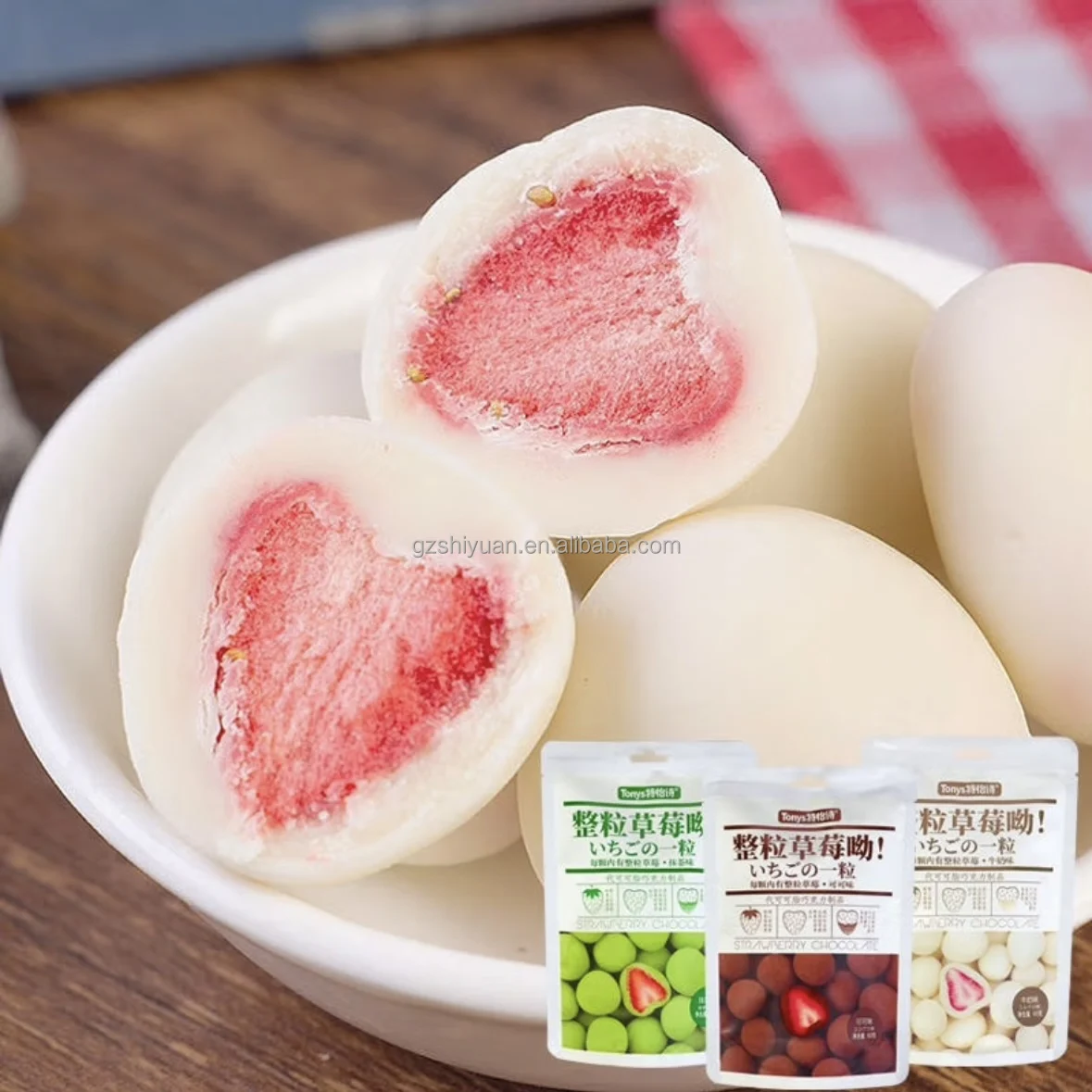 Chinese Food Freeze Dried Fruit and Vegetables Dried Strawberry Milk Chocolate Candy Snacks