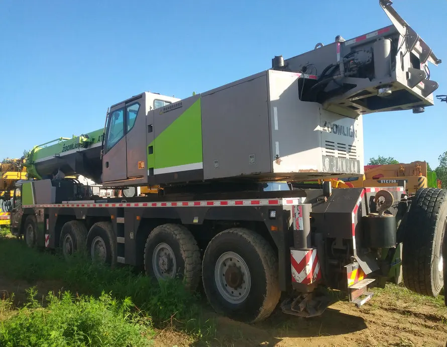 200 ton mobile crane Original Chinese  ZAT2000V Used  terrain crane for sale