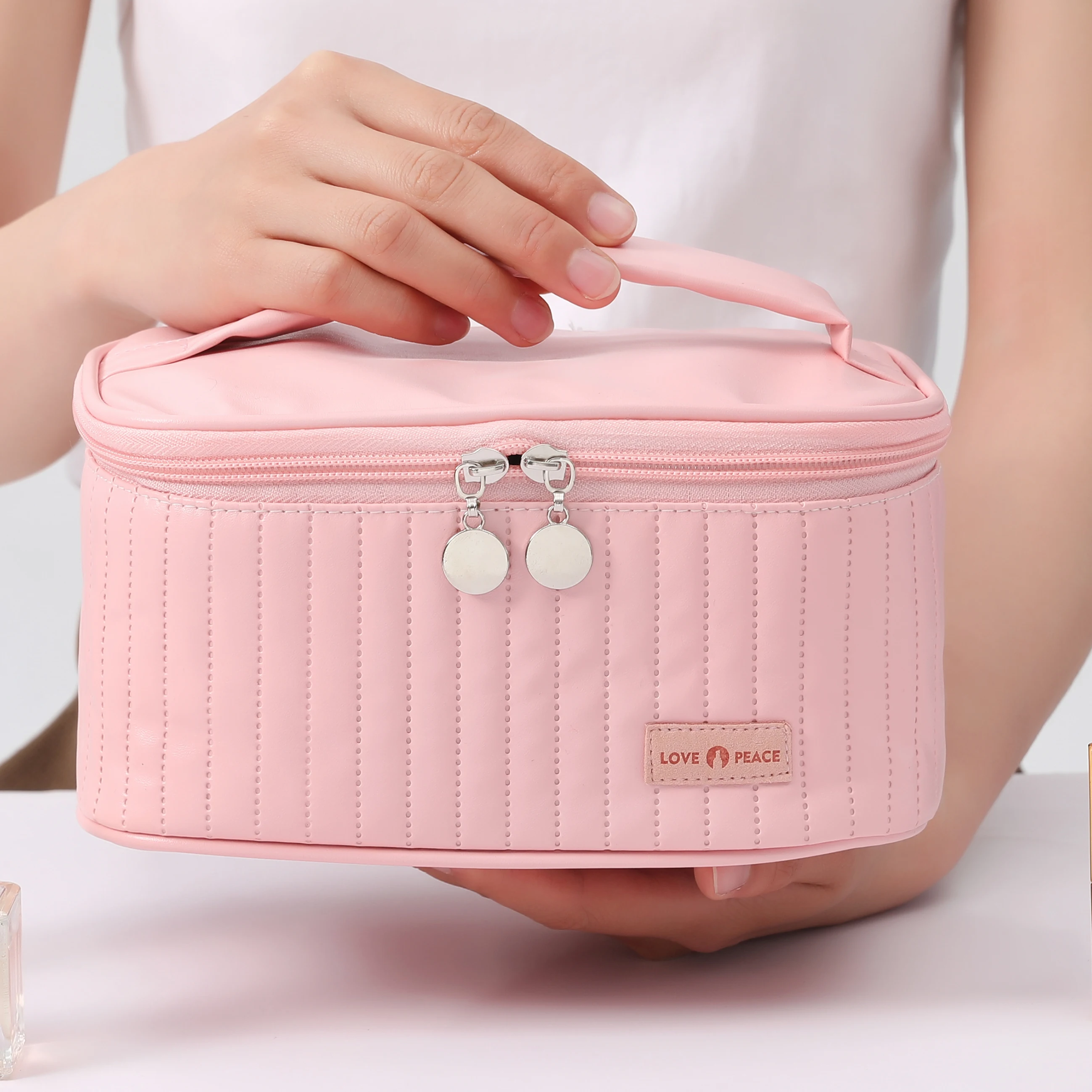 eco friendly pu leather toiletry puffer makeup storage travel toilet bag set cosmetic pouch make up bag with logo