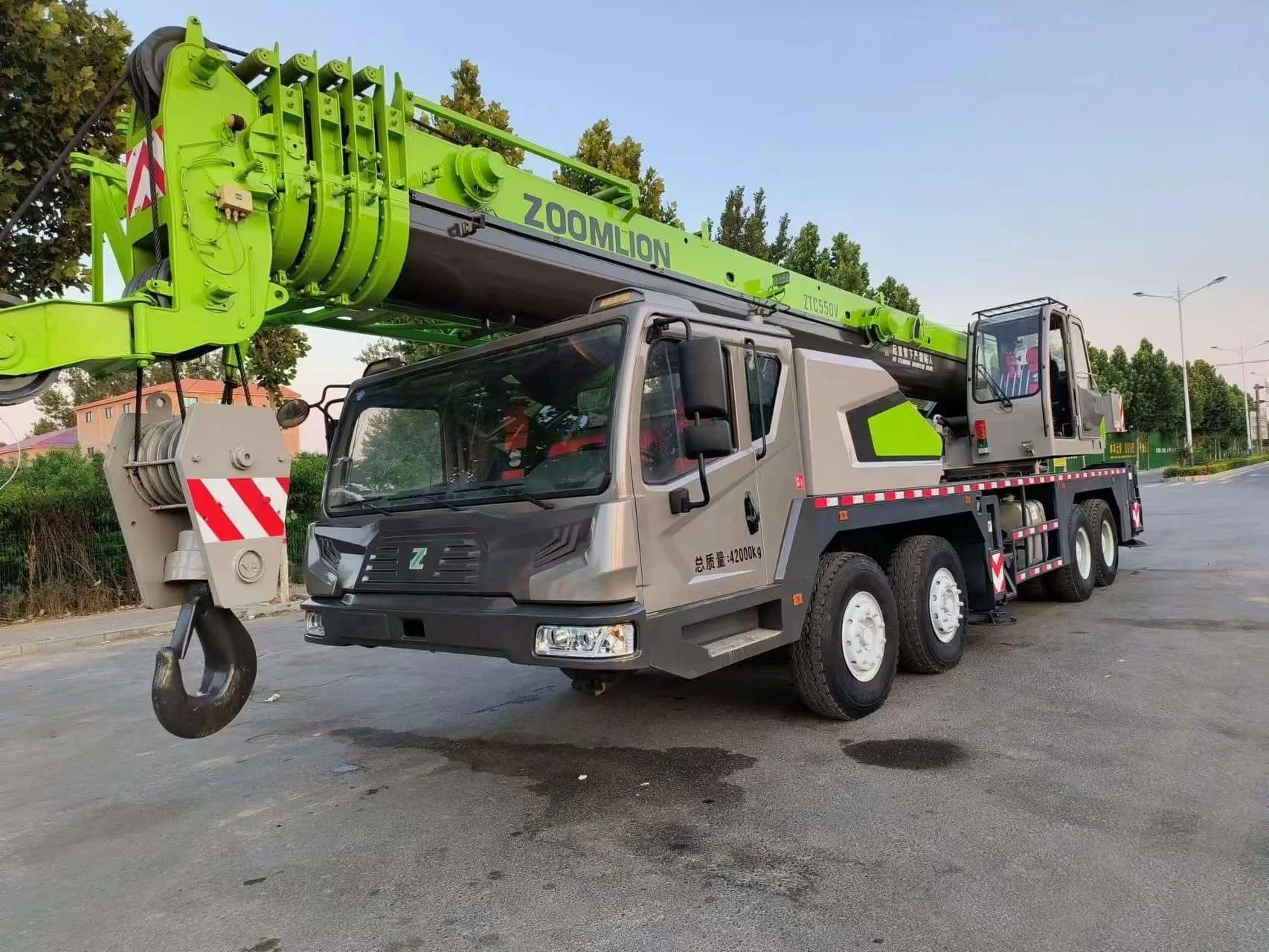 100 Ton Mobile Car Crane Zoomlion Ztc1000V663-1 Construction Machine Mobile Car Crane