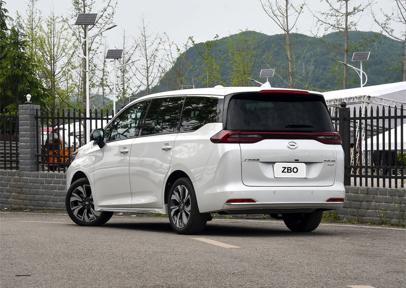 Высококачественные подержанные автомобили недорогие Trumpchi M6 2023 7 мест бензиновые из Китая