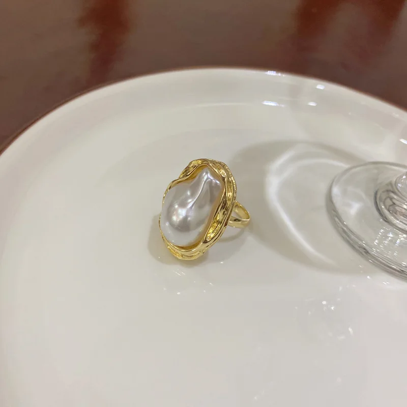 Fine Quality Exquisite Design Irregular Imitation Pearl Personality Fashion Baroque Style Party Temperament Adjustable Ring