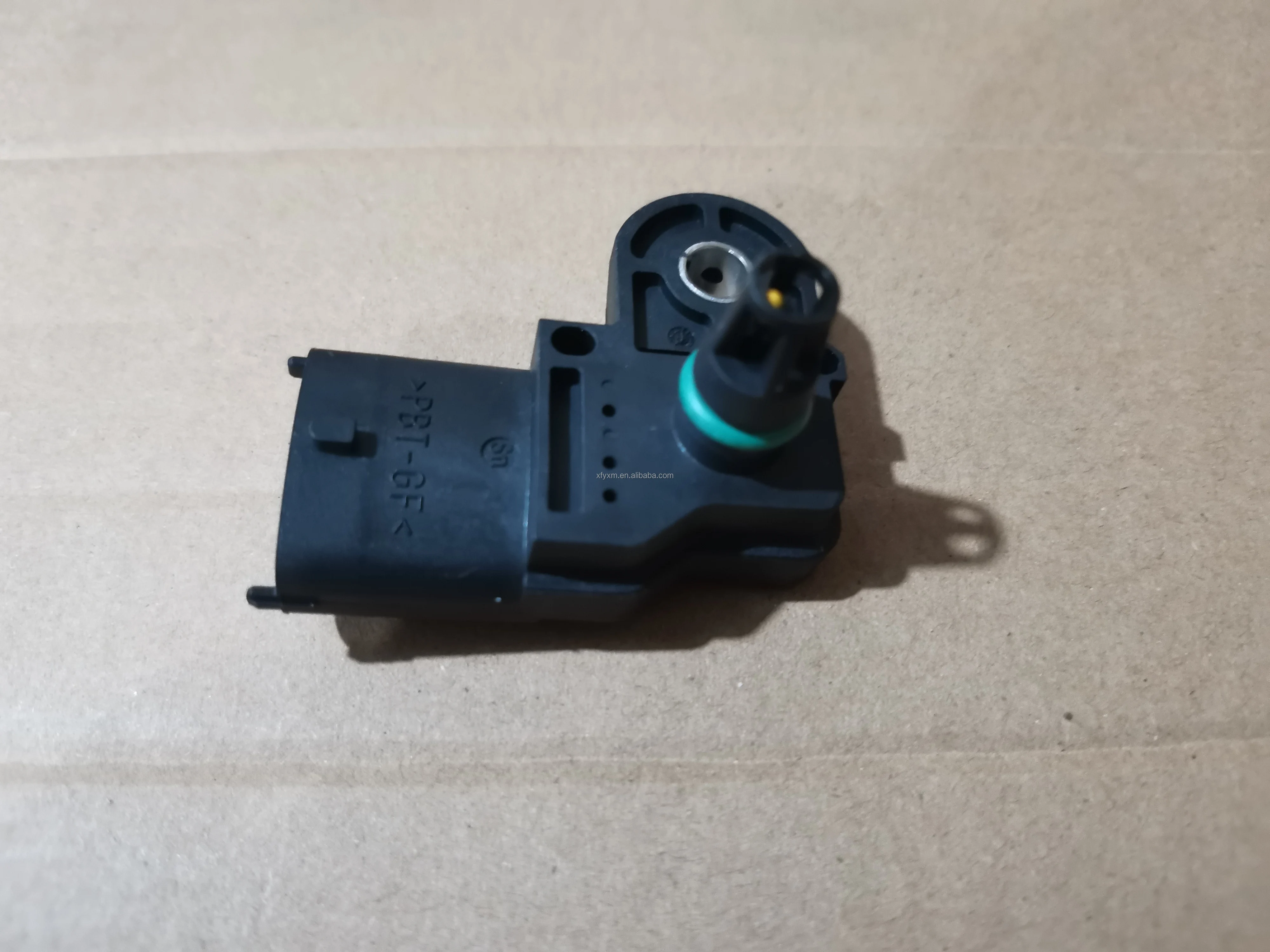 Original Weichai Bus Spare Parts Temperature Air Pressure Transducer Sensor 0261230133 For Universal Bus