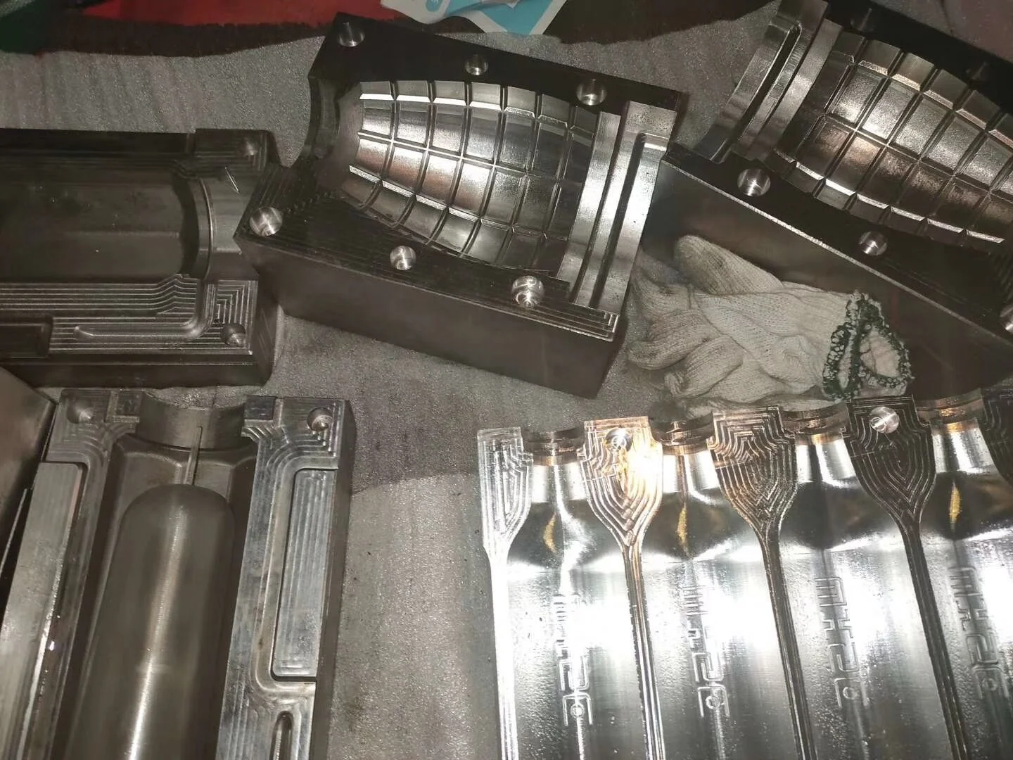 Water bottle blow mold custom made drink bottle mould free design 2/4/6/8 cavity mold.