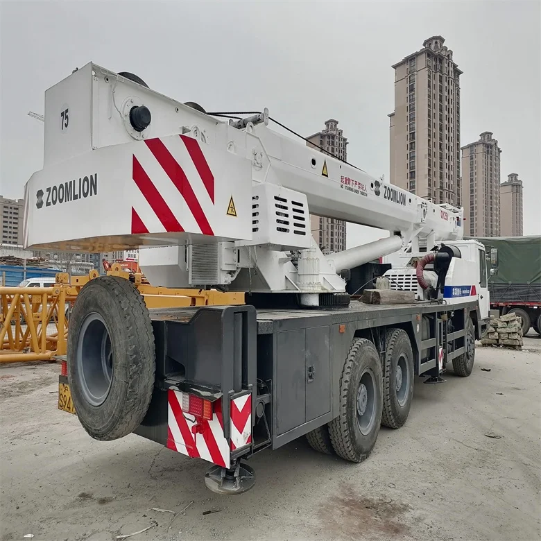 Second-hand zoomlion crane 30 ton 25 ton in excellent condition and quality cheap for sale