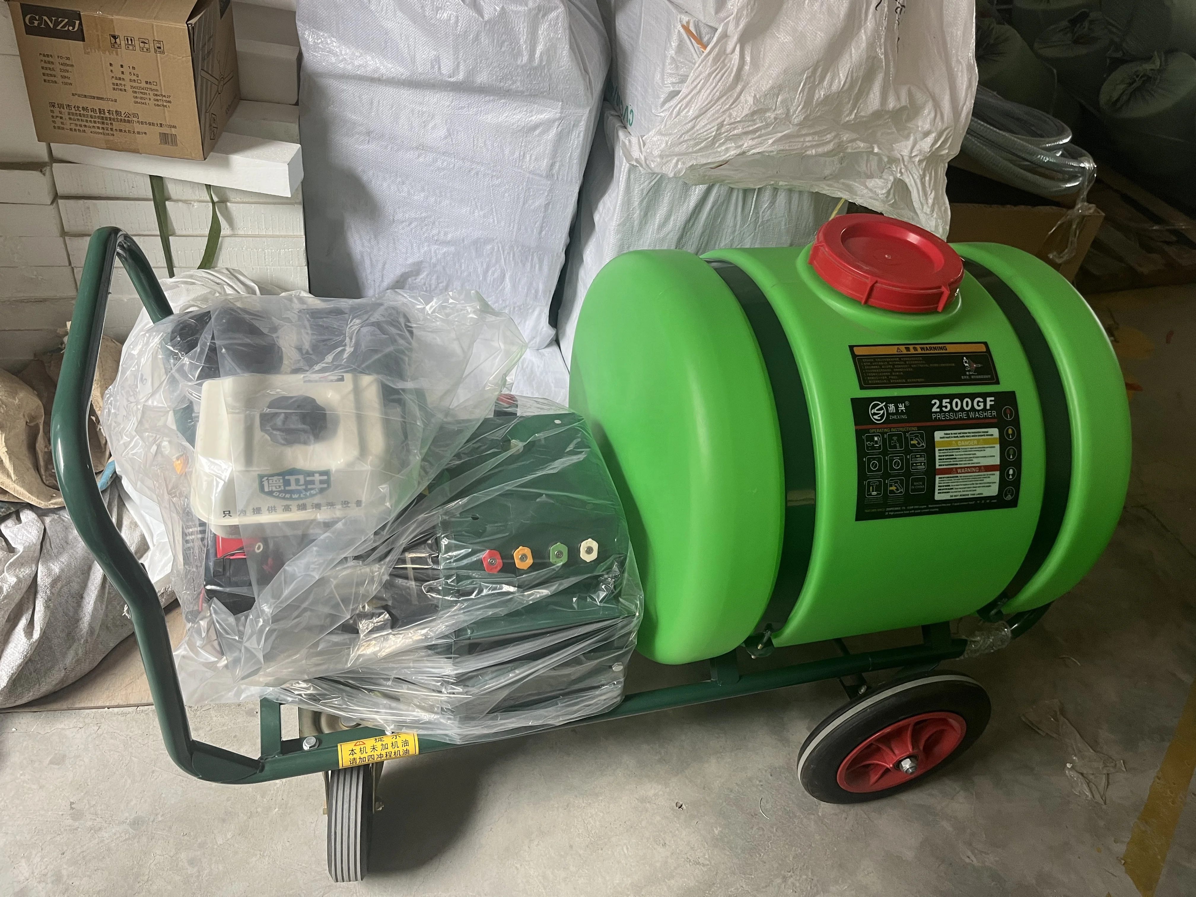 Mobile Car Pressure Washer with Powerful Gasoline Engine. 300L Water tank, 250BAR Working Pressure for Car Wash Business