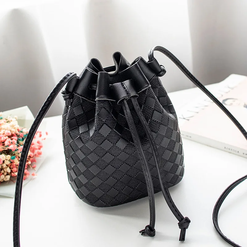 2020 New Design Fashion Bucket Drawstring Bag Woven Mini Phone Purses for Women 2020 Handbag