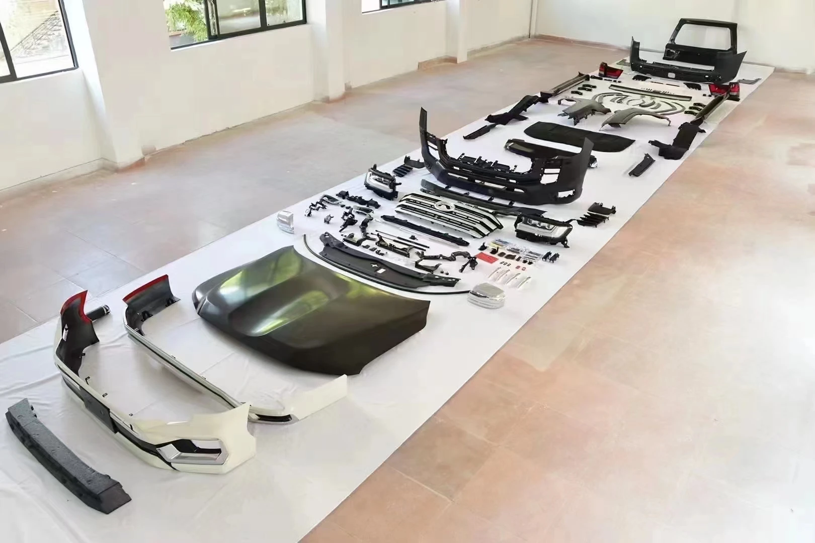 High Quality Hot Sale Car Bodykit for LC200 2008-2021upgrade to LC300 2022