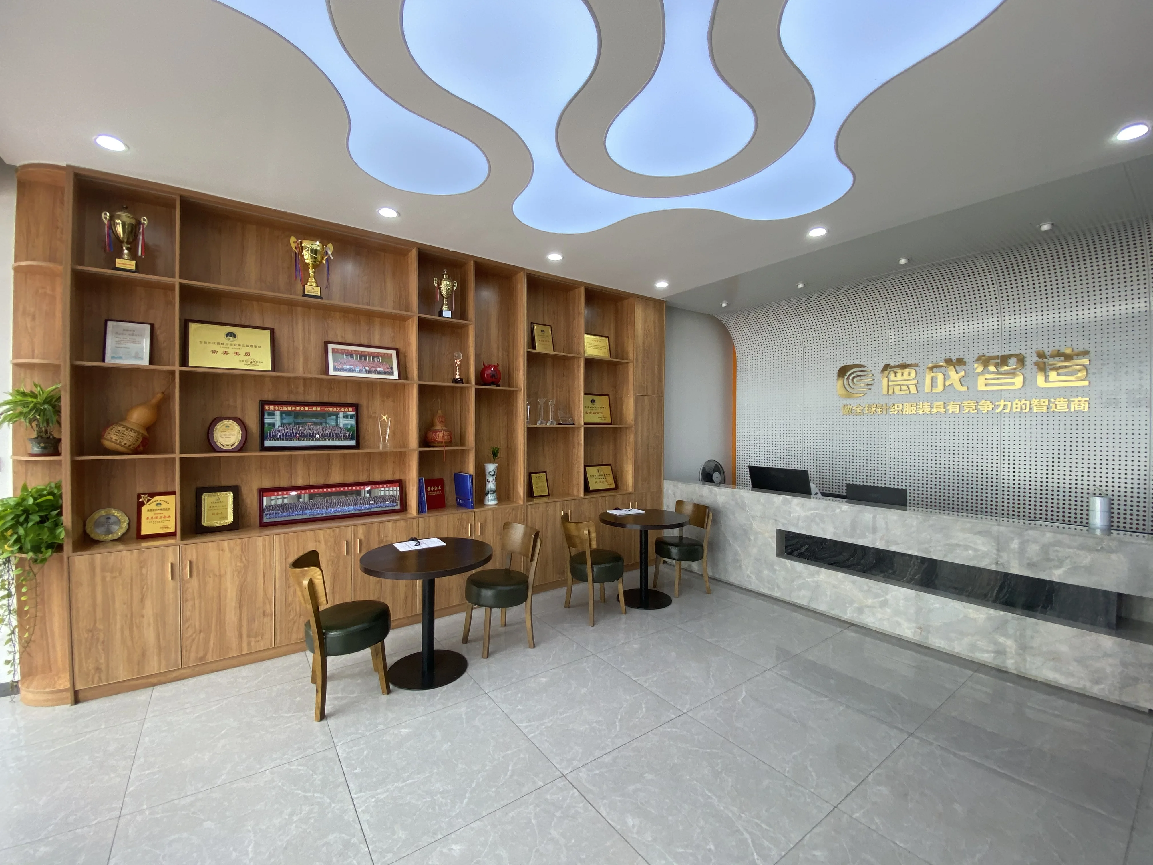 Decheng Oem High Quality French Terry Light Blue Ripped Details Solid Distressed Hoodies Mens Pullover Bulk Oversized Hoodie