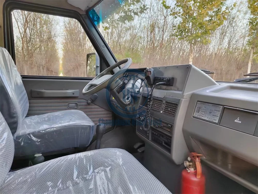 Emergence Vehicle Japan IEVCO 2045 Double Diff Equipment 4 Wheels All Driving Ambulance