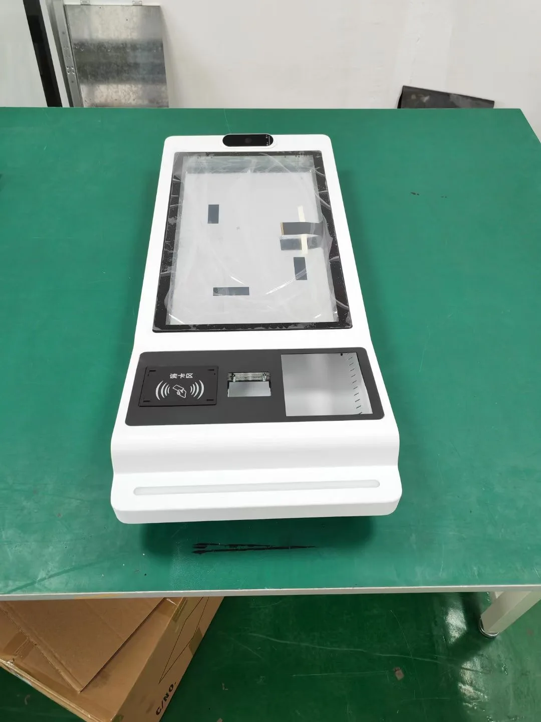 21.5 Inch Interactive Self Service Payment Kiosk N-F-C Card Reader QR Scanner Self Ordering Kiosk in Restaurant Solution