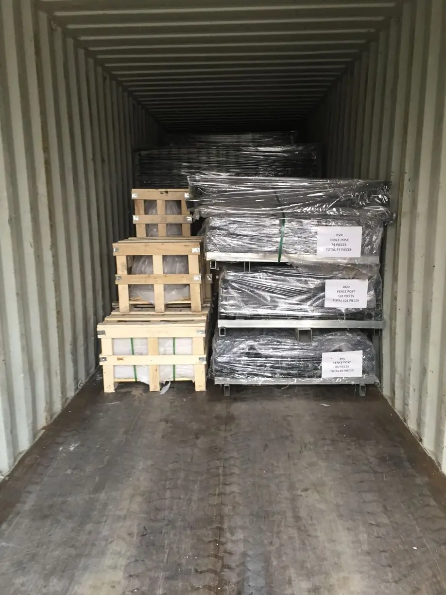 Best-Selling Powder Black Coated Galvanized Wrought Iron Steel Square Tube Designed Fence Driveway Gates Sport Fencing Pakistan