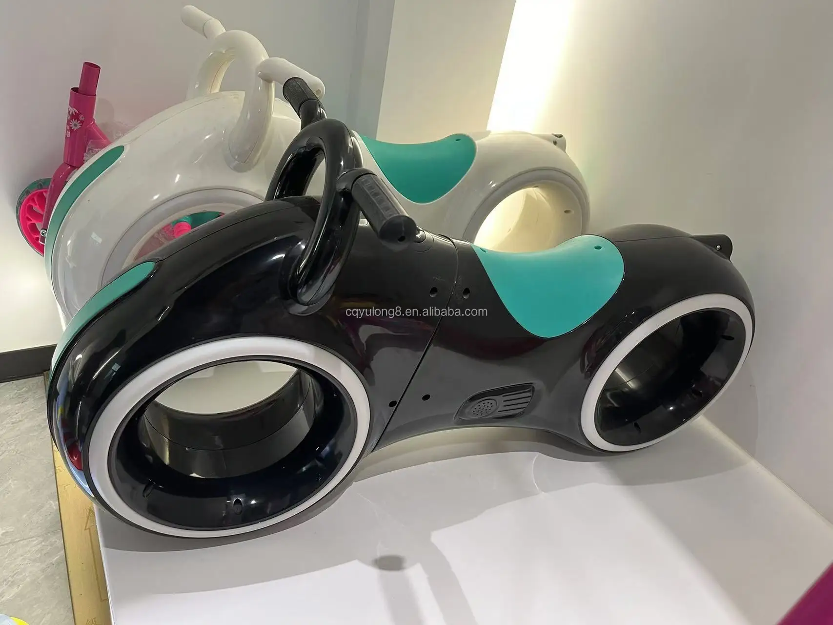 2 wheels children  3 flash  balance bike foottrolley skateboard toy  ride car with music and LED lights