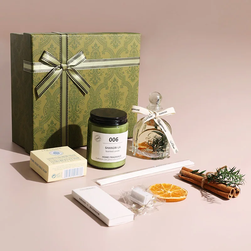 Wholesale Luxury Custom Private Label Aroma White Amber Glass Jar Metal Lid Scented Soy Wax Candles Gift Pack Set with Matches