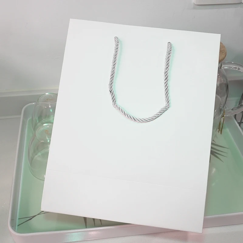 Christmas aper Bag Custom Printed logo Luxury Clothing Shopping Paper Bags Boutique Recyclable Gift Bag With Ribbon rope