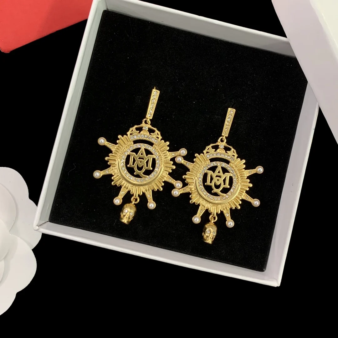 Alexanderxx McQueens кросс-бордюр Лидер продаж 925 серебряное письмо Жемчужное ретро-дизайн эстетичные аксессуары для карнавала праздничные