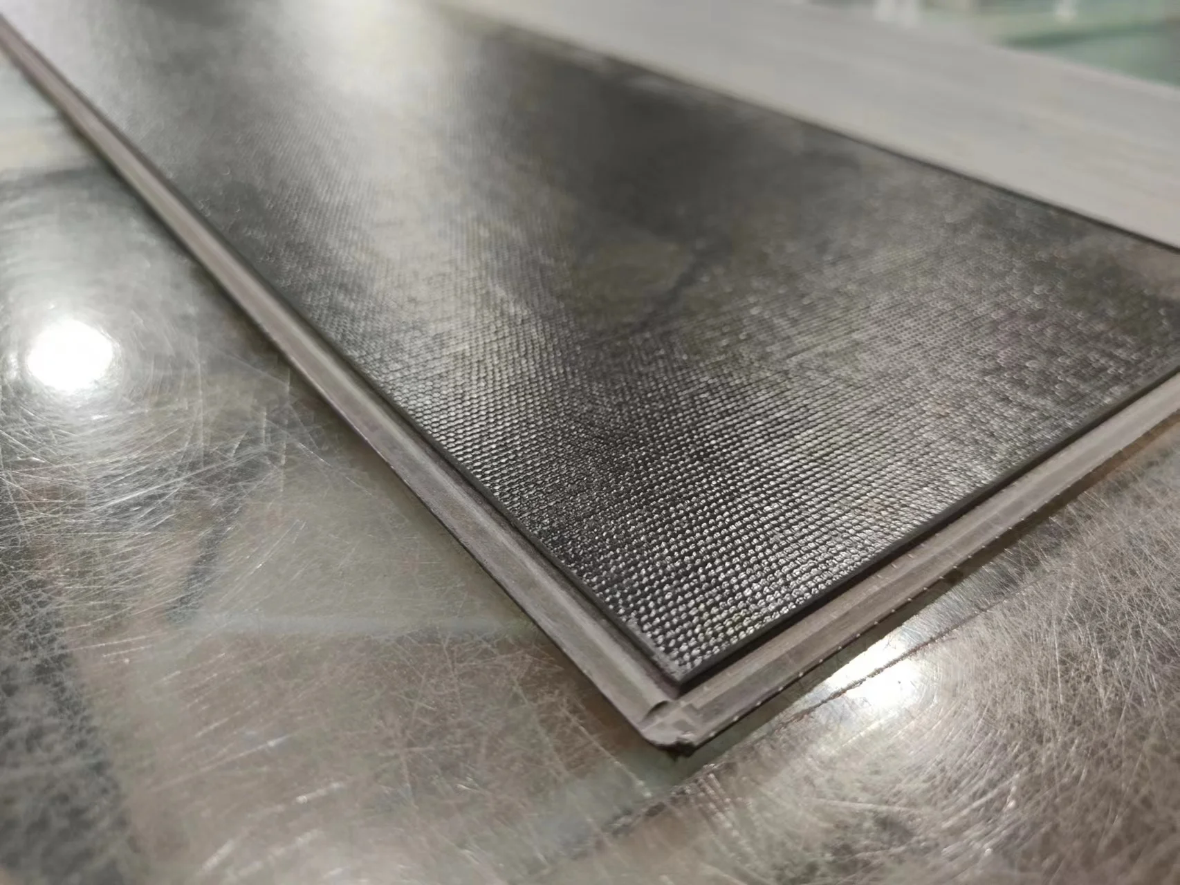 Luxury Deep Embossed Fireproof Soundproof Interlocking Home Decoration PVC SPC Floor Tile