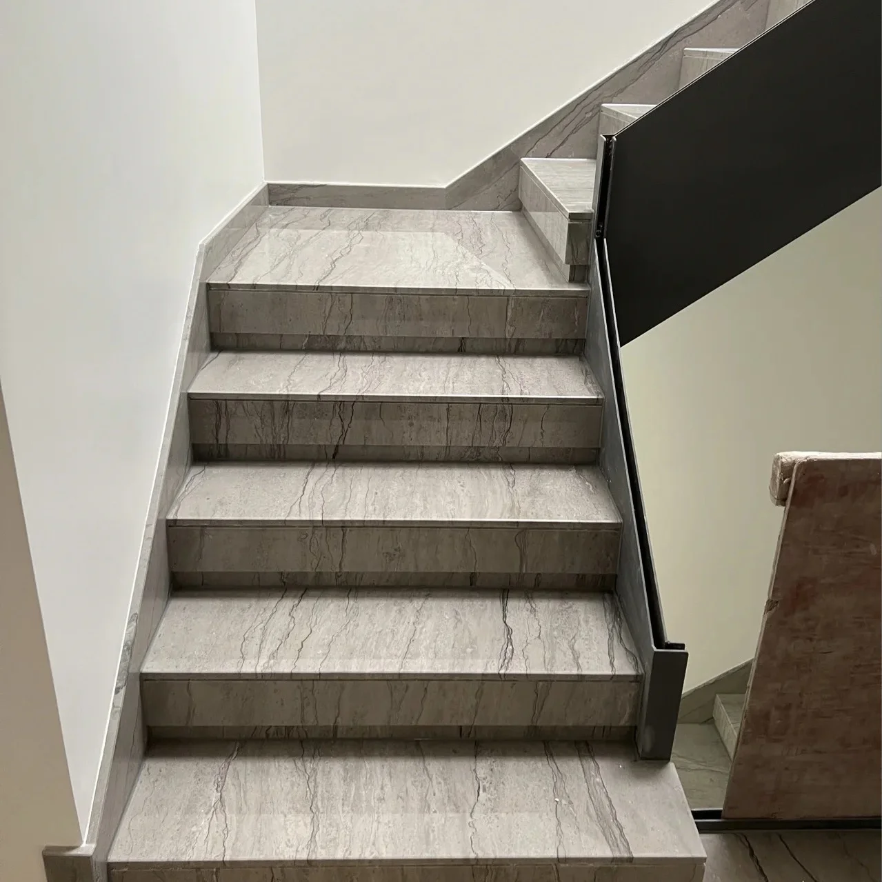 Manufacture  Double Layer Carbon Steel Railing Glass Guardrail Striped Natural Marble Staircase Step Steel Plate Staircase