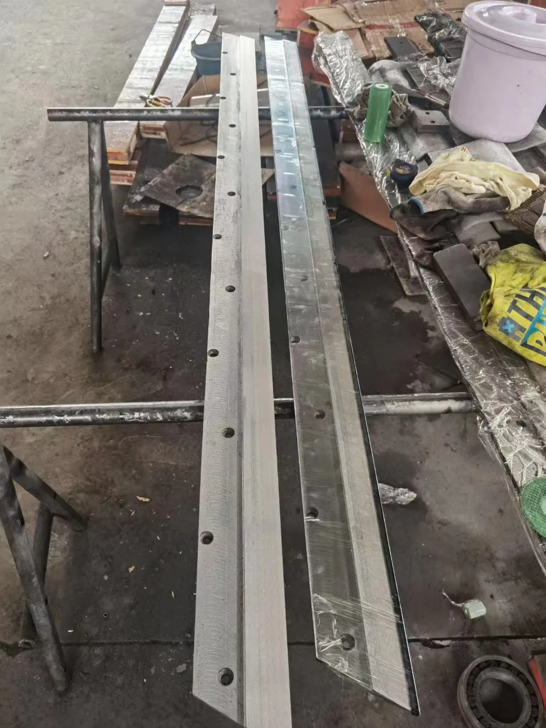 Paper making machine Rubber roller doctor blade