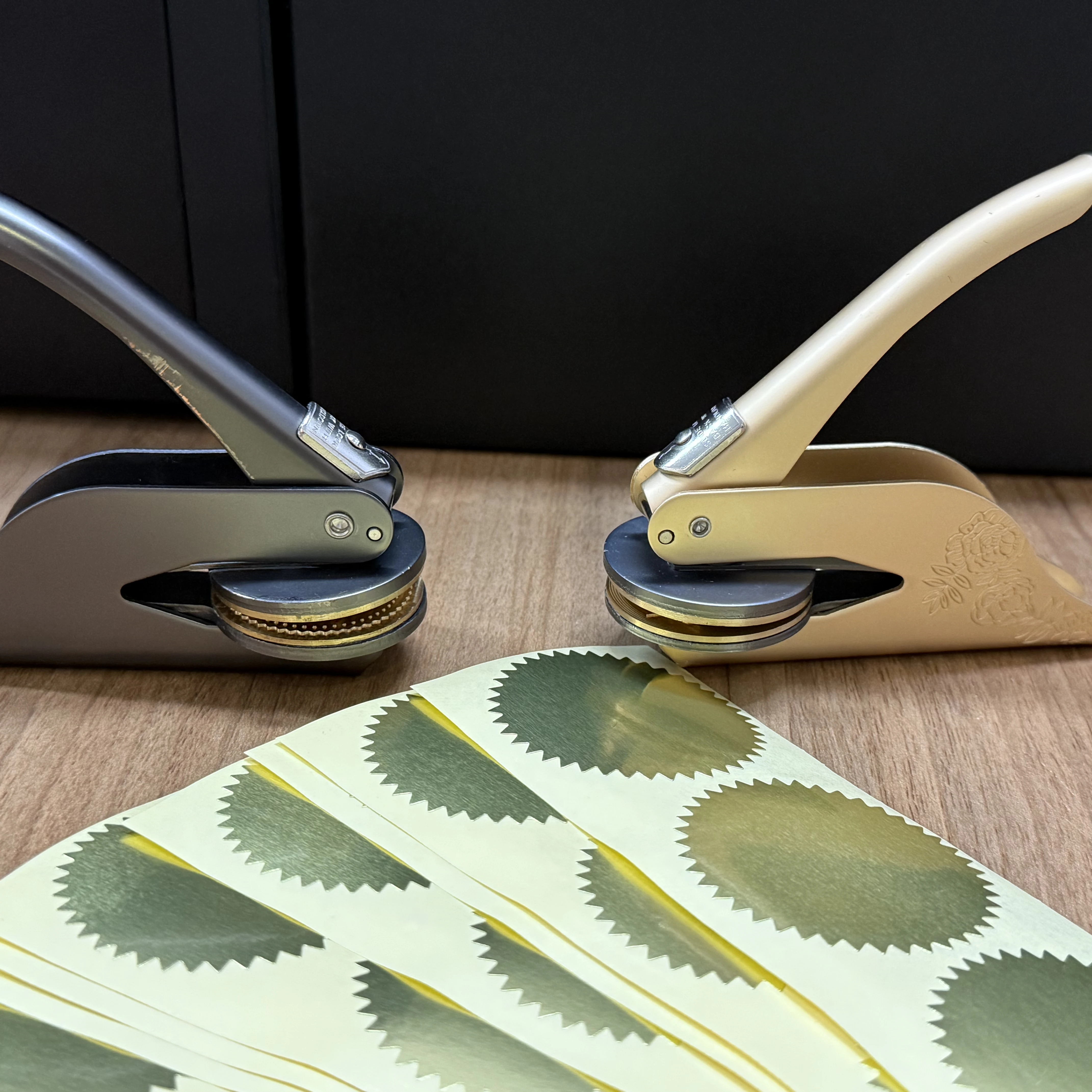 Desktop Gold Embossed Sticker Paper Certificate Seal Personal Logo Metal Handle Embosser Office Custom Embossing Dry Seal Stamp