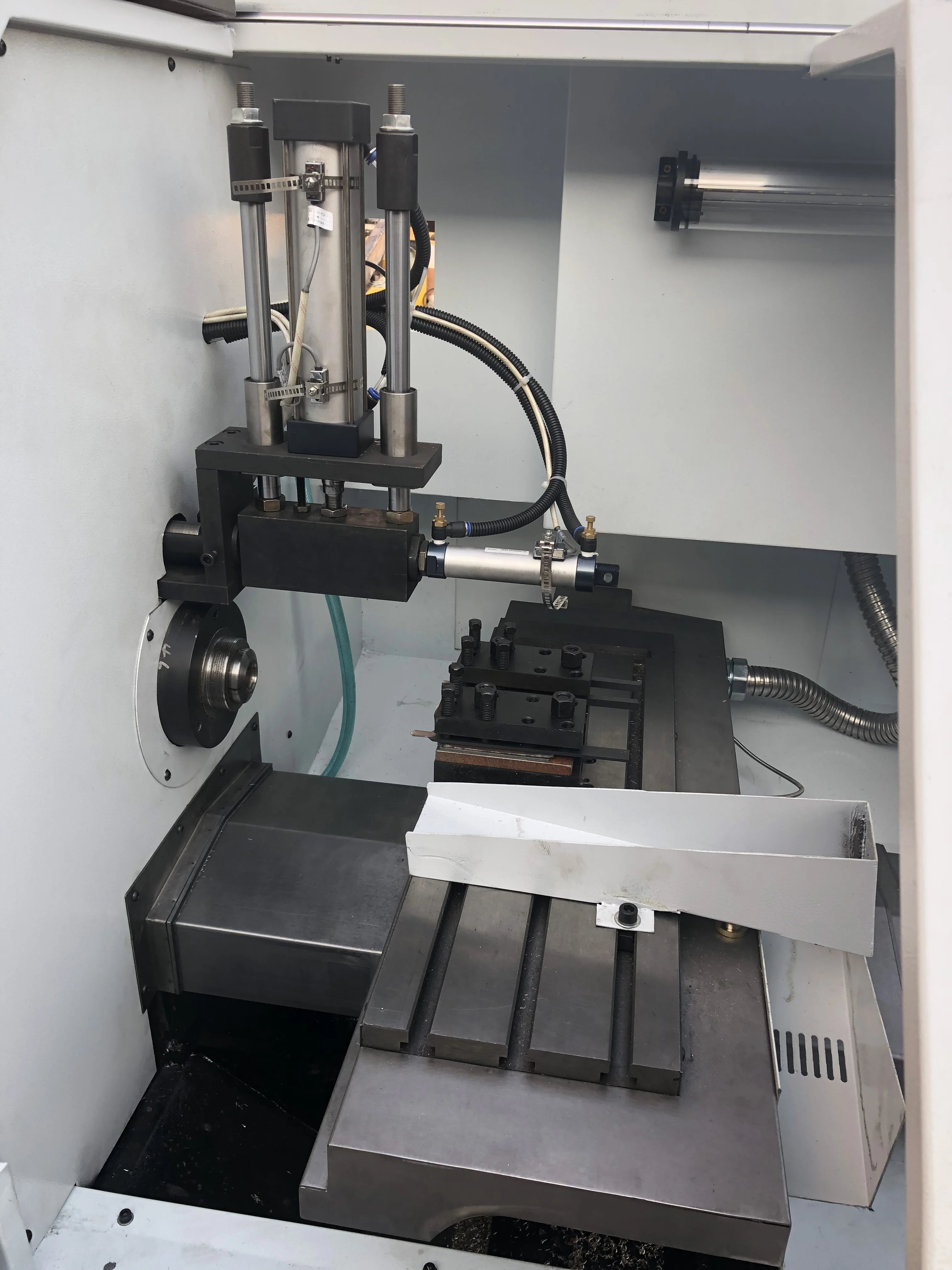 Пластиковый 5 осей Cnc шлифовальная машина сделано в