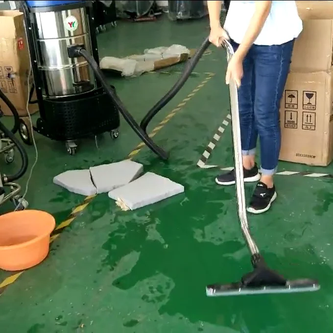 Industrial vacuum cleaner with 3 AMETEK motors