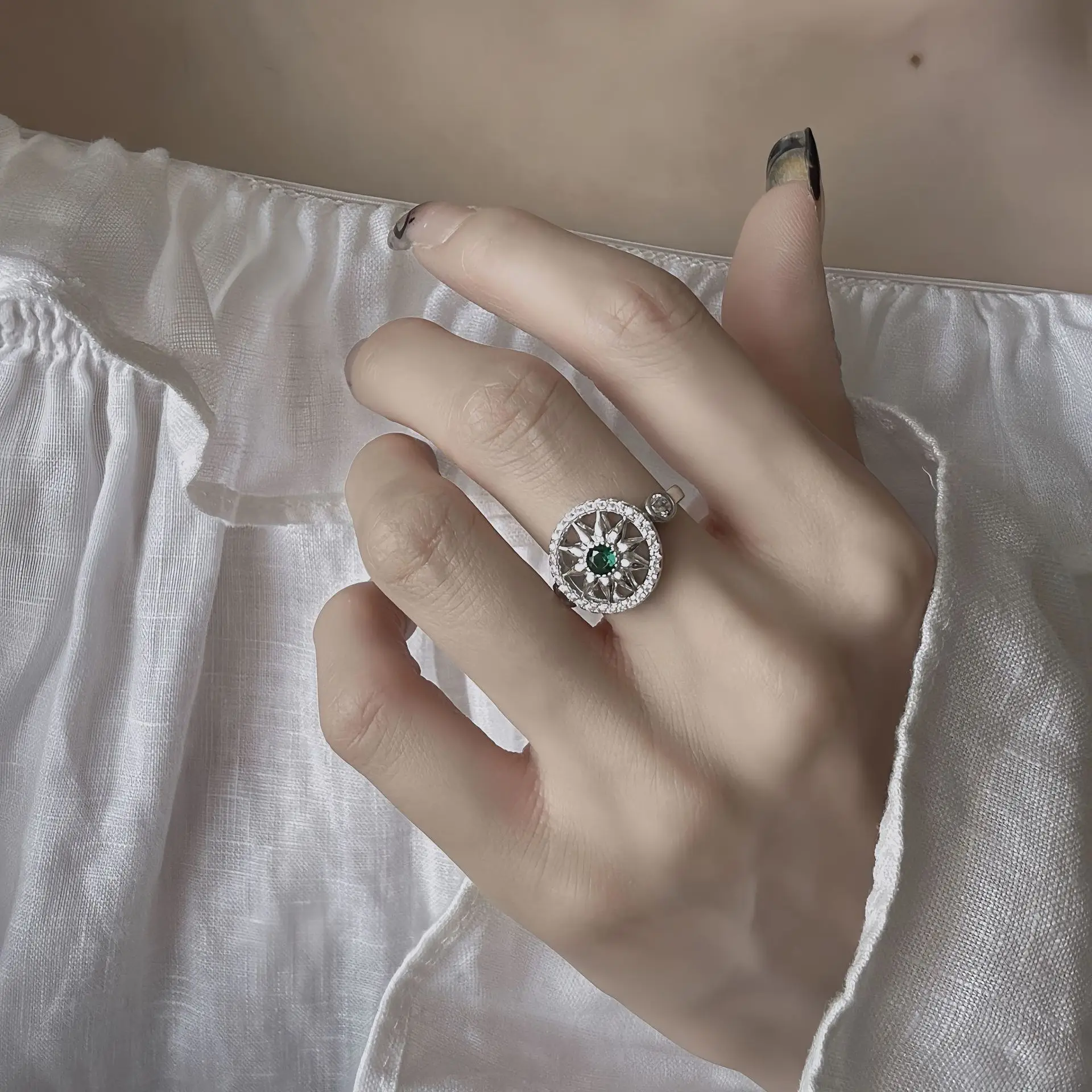 Light luxury fashion star emerald compass female ring senior niche micro inset zircon retro personality open ring female