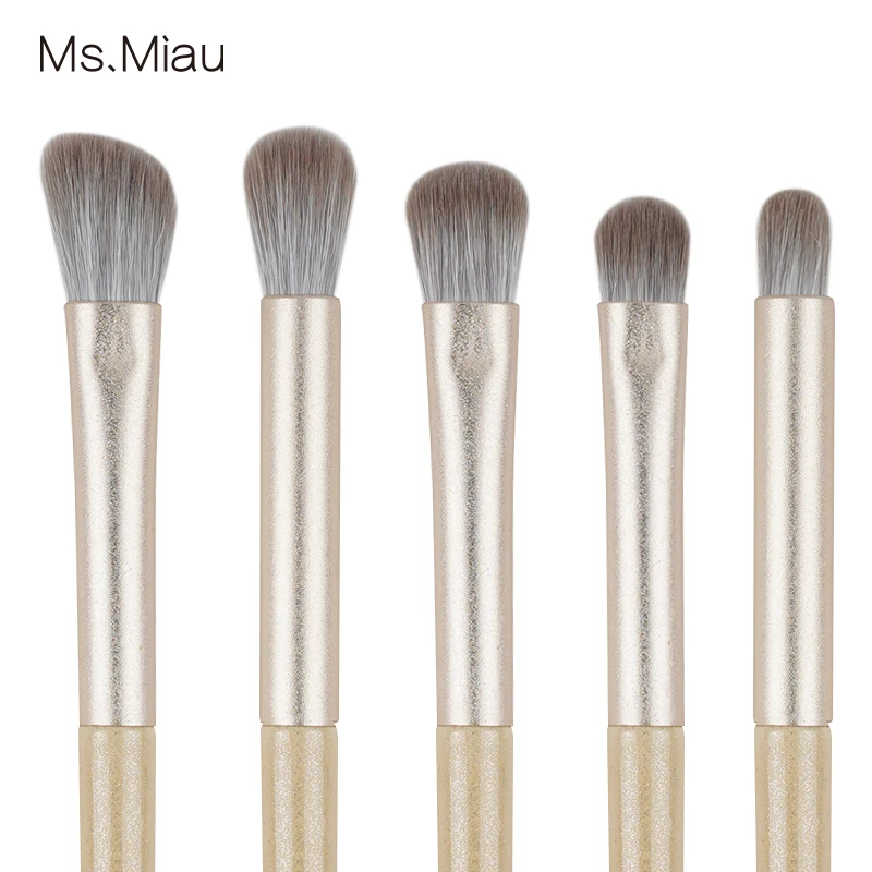 2024 Custom Portable Plastic Handle Synthetic Hair Makeup Tool Kits Cosmetic Contouring Eyelash Brush For Beginner