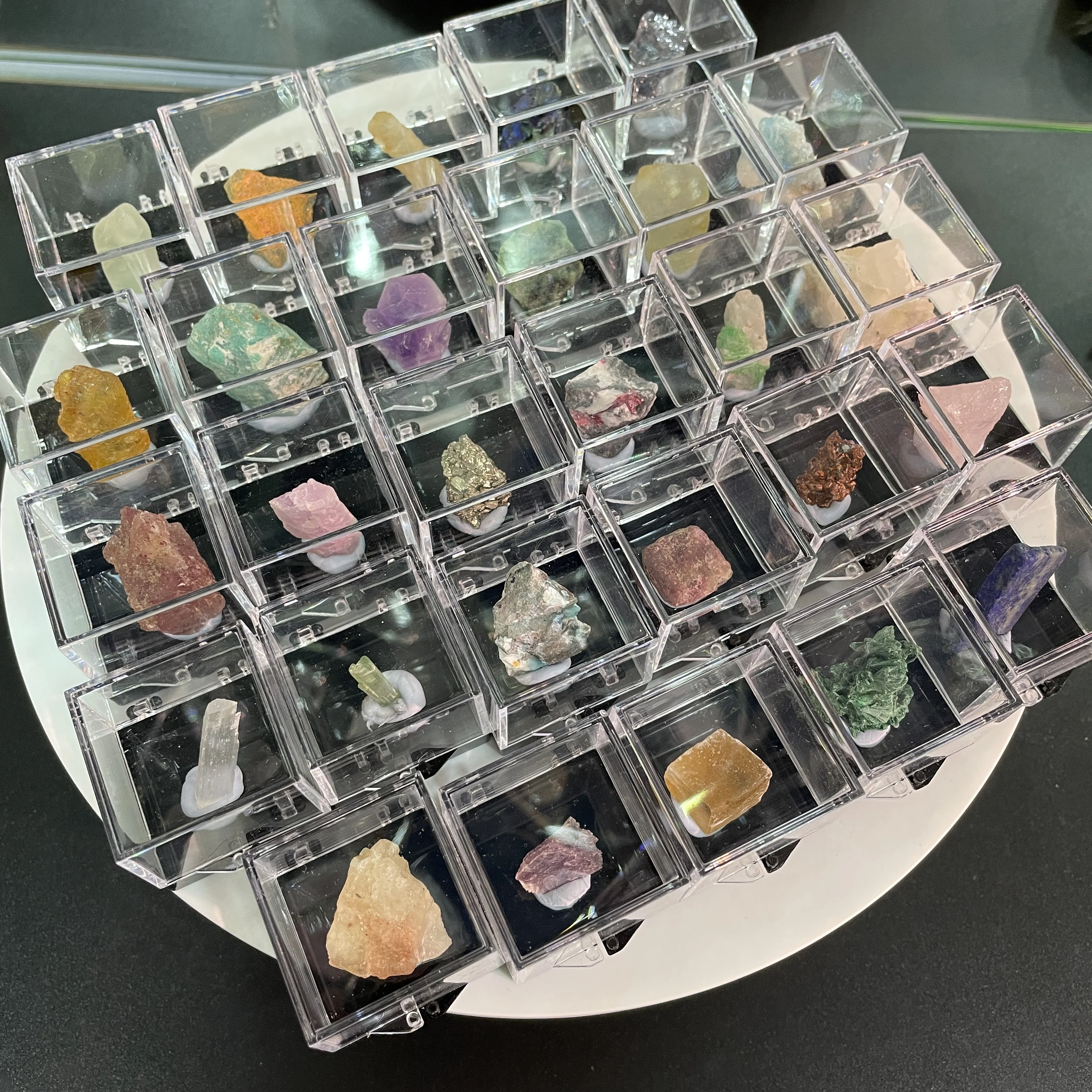 Wholesale Natural Crystal Mineral Specimen Healing Crystal Rough Stone Gravel  In The Box