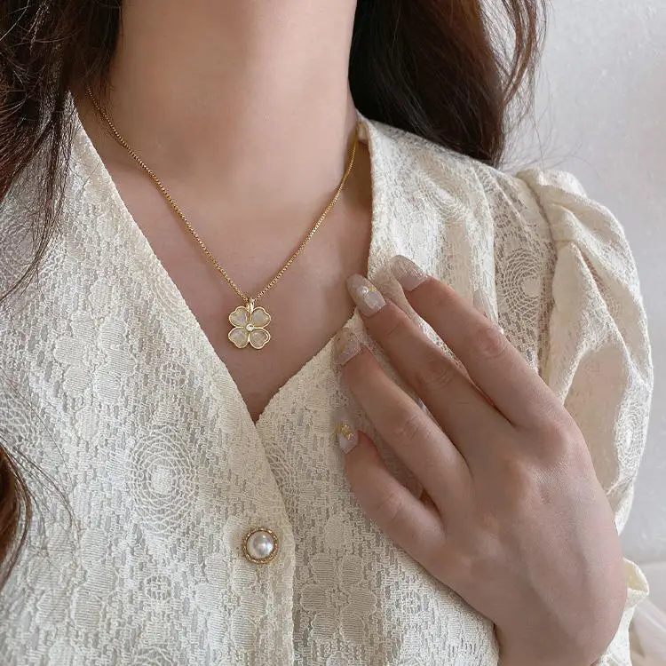 Women Lucky Jewelry Necklace Gold Plated brass Zircon Heart Shape Four Leaf Clover Charm Pendant Necklace