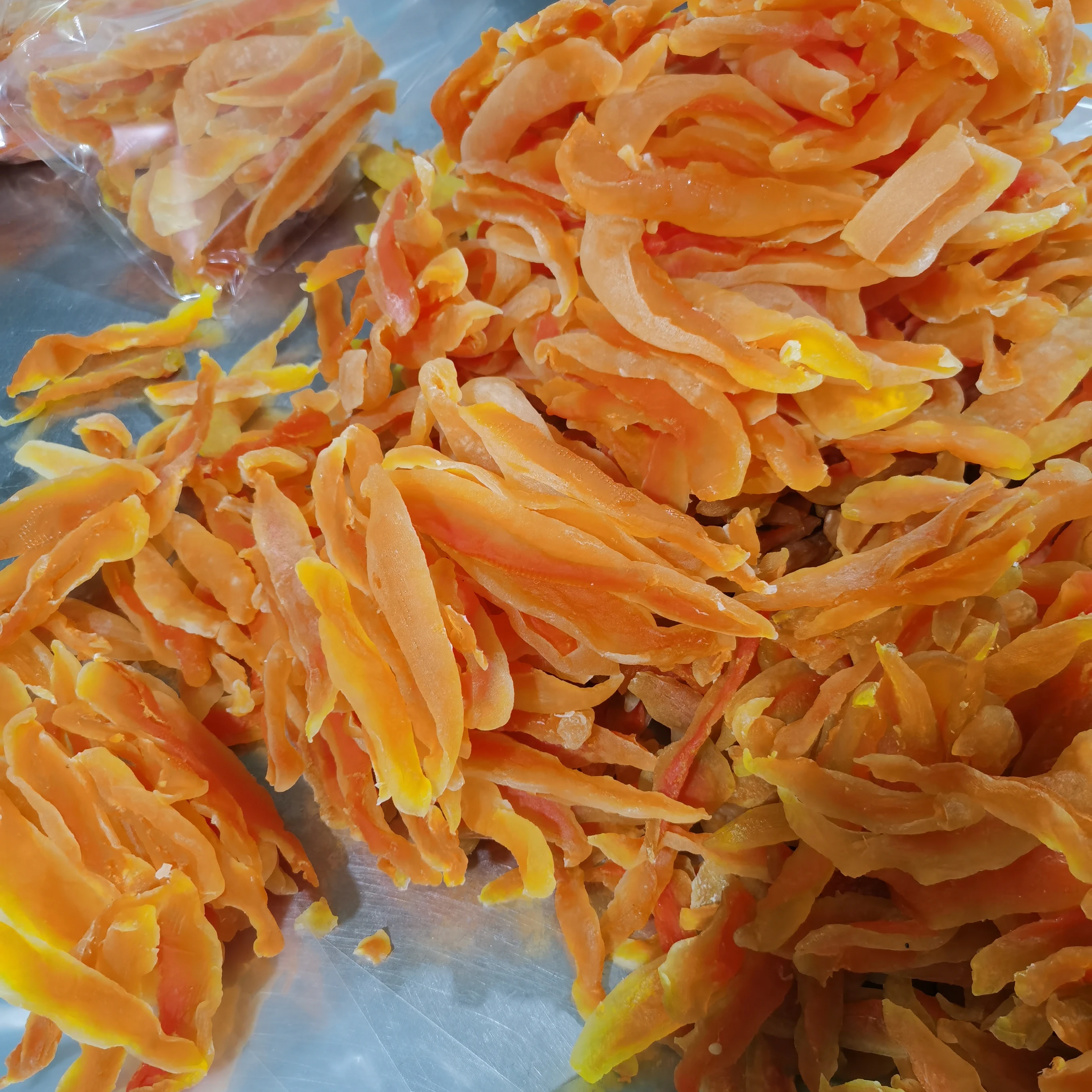 Factory Directly Wholesale Sweetened Dried Cantaloupe Slices Soft dried Hami Melon Slices supplier