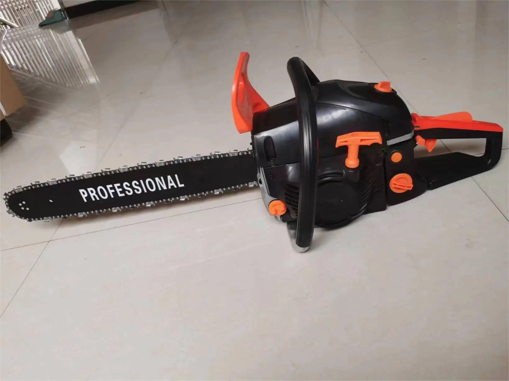 Factory sales CE Certificated Wood Saw Machine With 2stroke 52cc Cordless Petrol Chainsaw Gasoline Chain Saw for Wood Cutting