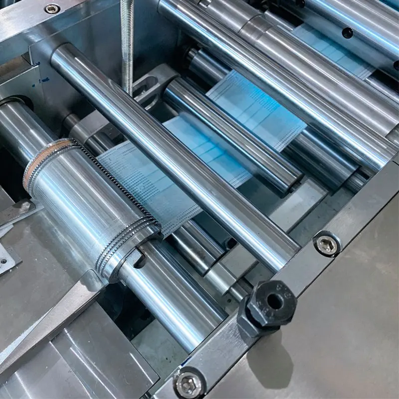Manufacturers Price Fully Automatic 3 Ply Surgical Face Masks Machinery and mask making machine