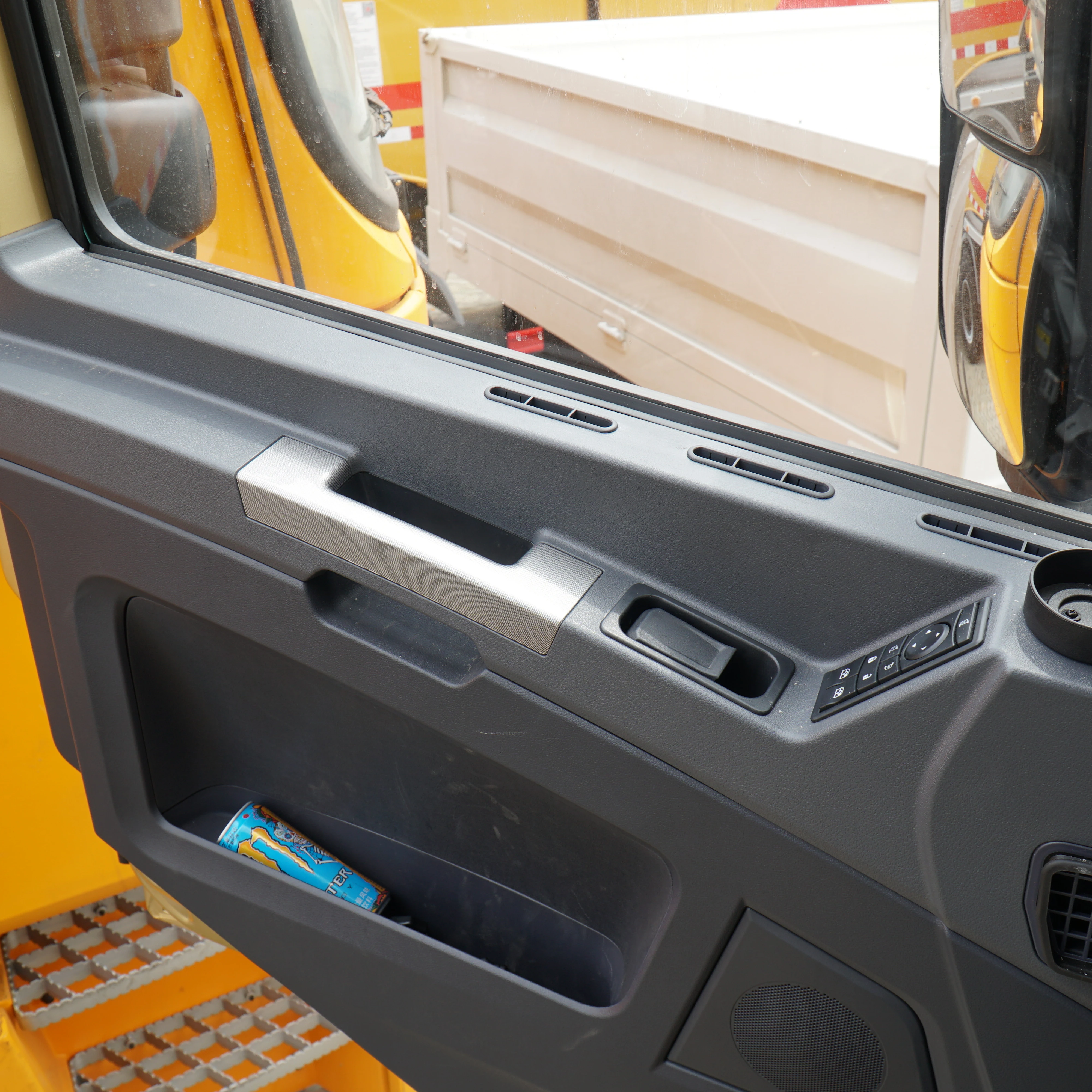 New Shacman X3000 6x4 Heavy Truck Euro 2 Emission Left hand for Algeria