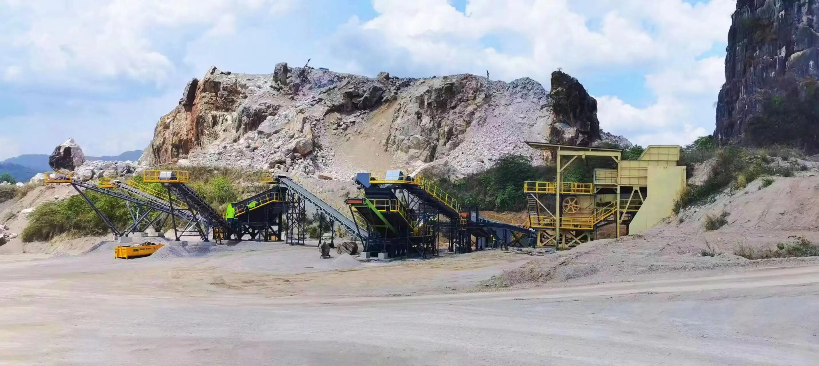 Large Capacity 1000tph Good Shape Limestone Crushing Double Roller Crusher
