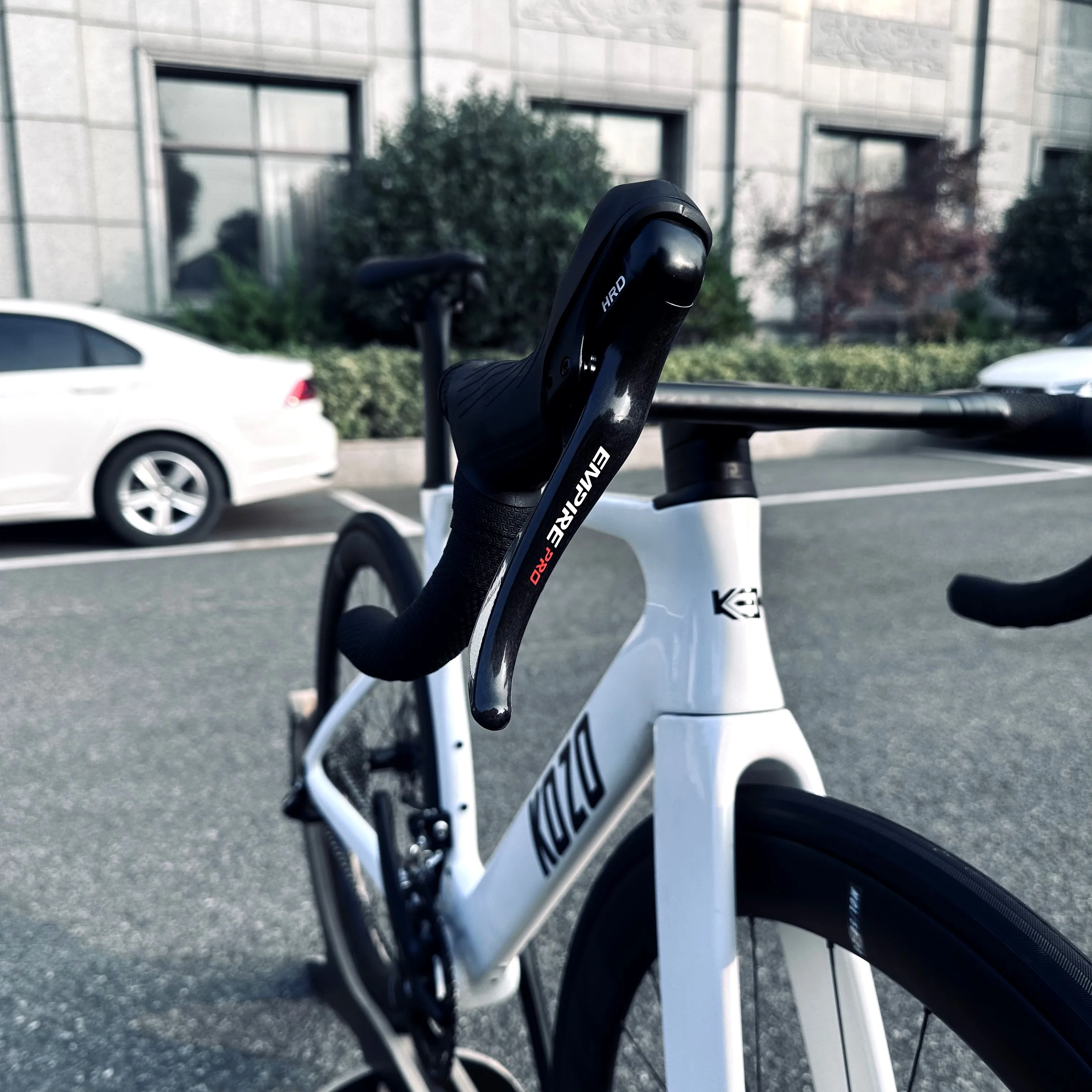 KOZO New model T800 Carbon fiber Road Bike 24s Full Hydraulic disc brake Carbon fiber racing bike can take carbon wheelsets