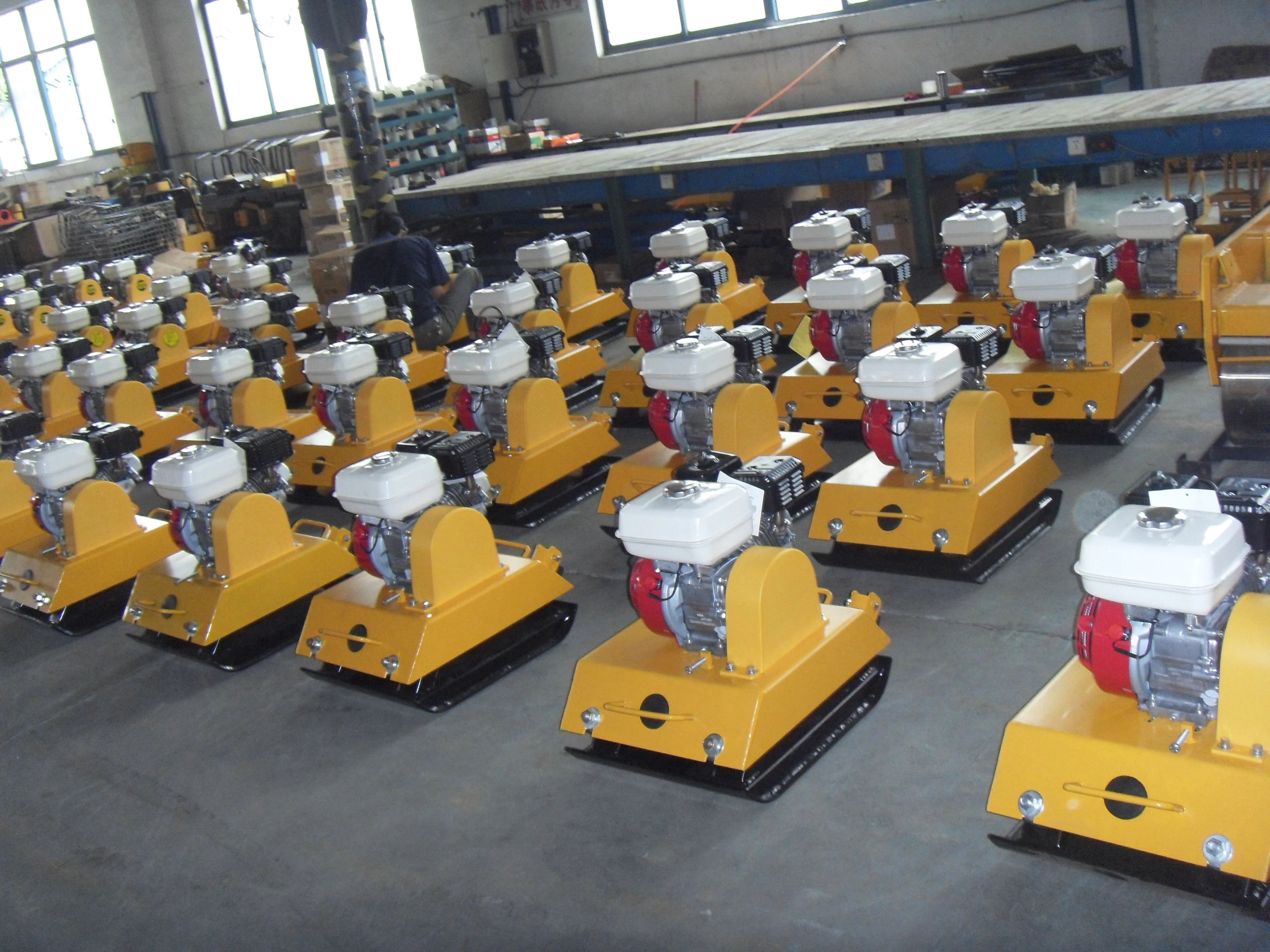 Hand Held Gasoline Engine Powered Sand Gravel Asphalt Road Soil Compactor Machine Vibrating Plate Compactor